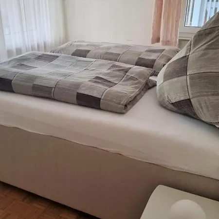 Nette, Ruhige Fuer 4 Personen