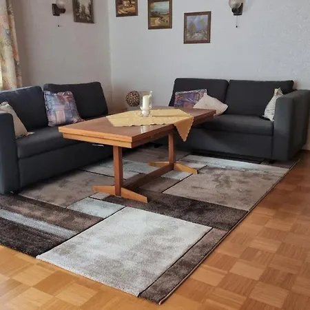 Nette, Ruhige Fuer 4 Personen